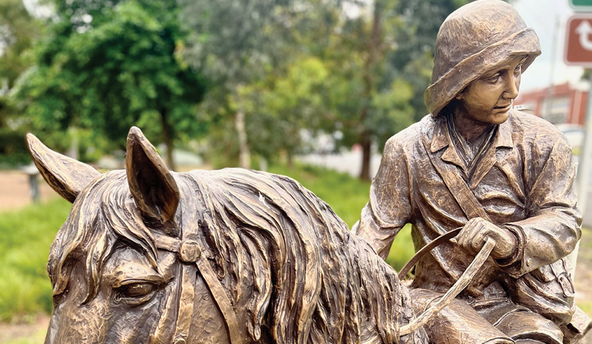 Lennie Gwyther and Ginger Mick statue FBTW