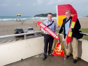 Surf Life Saving New Zealand chairman Geoff Hamilton (left) and Zespri deputy chairman Bruce Cameron celebrate Zespri&#039;s new sponsorship of the lifesaving organisation. Photo by Jamie Troughton/Dscribe Media Services.