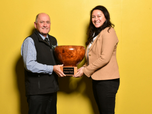 HortNZ president Barry O&#039;Neil presents Miriana Stephens with the President&#039;s Trophy for leadership.