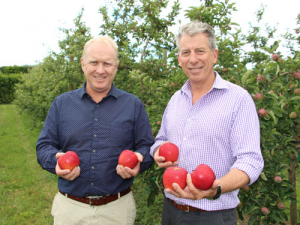 Prevar Commercial Manager Snow Hardy (left) and Fruitcraft Manager Steve Potbury.