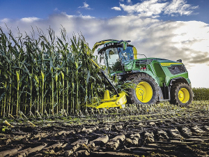 At the top of the range, the F9 900 and F 1000 are powered by a Liebherr 24.2 L V12, delivering 890hp and 1020hp respectively.