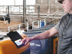 The control unit manages each calf’s feeding schedule.