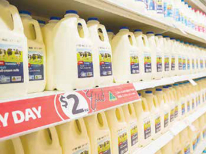 Australian supermarket giant Coles is directly buying milk from farmers at a higher price than offered by processors like Fonterra.