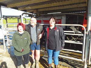 From left: Carmen and Ian Comins with Lely FMS Advisor Villingi Young.