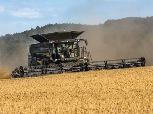 Fendt Ideal headers for 2027 will come with a greater separation area and a new straw and chaff spreader kit.