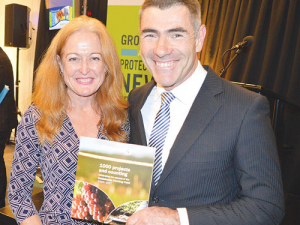 Nathan Guy with Avocado NZ chief executive Jen Scoular.