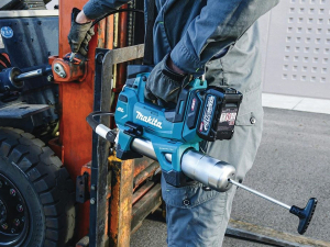 Makita’s new cordless GP001G 40vMax XGT grease gun.