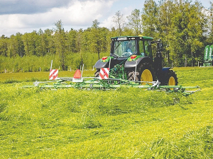 The new Samasz 8.9m Rotary Tedder