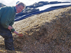 Australian farmer Chris Nixon has fed out his total storage of 5000 tonnes of dry matter and continues to buy hay and grain.