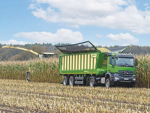 Krone is bridging the gap between agriculture and road transport, with its new GX 520 AgriLiner trailer.