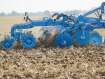 Lemken’s Rubin 10 compact disc harrows are said to ensure intensive mixing of soil and regrowth.