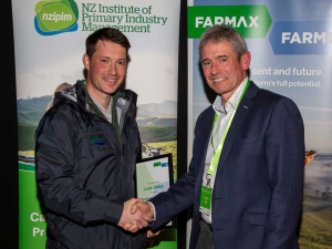 Louis Batley receives the FarmIQ Systems Emerging Rural Professional of the Year award from Gavin McEwen.