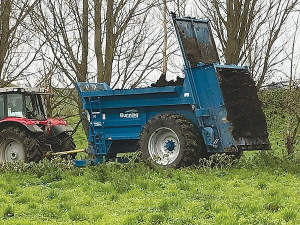 The new Bunning Lowlander spreader has proved ideal for dealing with large amounts of both solid and semi-liquid manures.