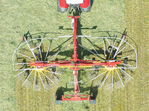 The new Top 882C has been added to the range of popular centre-swath rakes.