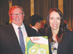 Zespri chairman Bruce Cameron with PM Jacinda Ardern at Parliament last month celebrating the kiwifruit industry&#039;s past year.