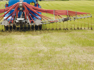 Many farmers complain that when spreading slurry with a dribble bar set-up, the slurry can sometimes cake in lines where it landed in the paddock.
