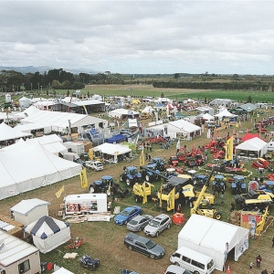 Volunteers’ big push on new field days site