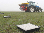 For optimum spreading, perform a tray test using your particular combination of spreader and fertiliser.