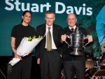 Dr Stuart Davis, centre with HortNZ board vice-chair Bernadine Guilleux and chair Barry O’Neil.