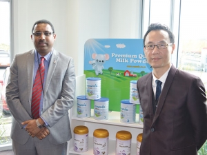 Evergrande Dairy general manager Yu Wei Ming and GMP Dairy’s deputy general manager Ravi Kumaran.