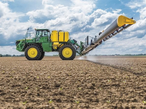 The JD R4050i’s boom is said to be much lighter than steel or aluminium, but at least five times stronger than a steel equivalent.