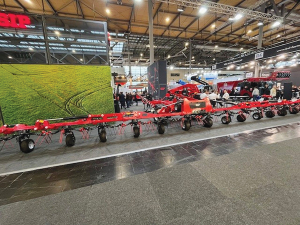 The Spider HD 1700/16T tedder from SIP.