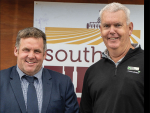 Ravensdown tech business development manager Martin O’Connor (right) receives the award from Southern Field Days chair Steve Henderson.