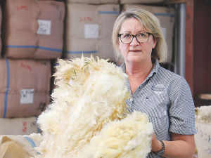 Top wool advocate bales out